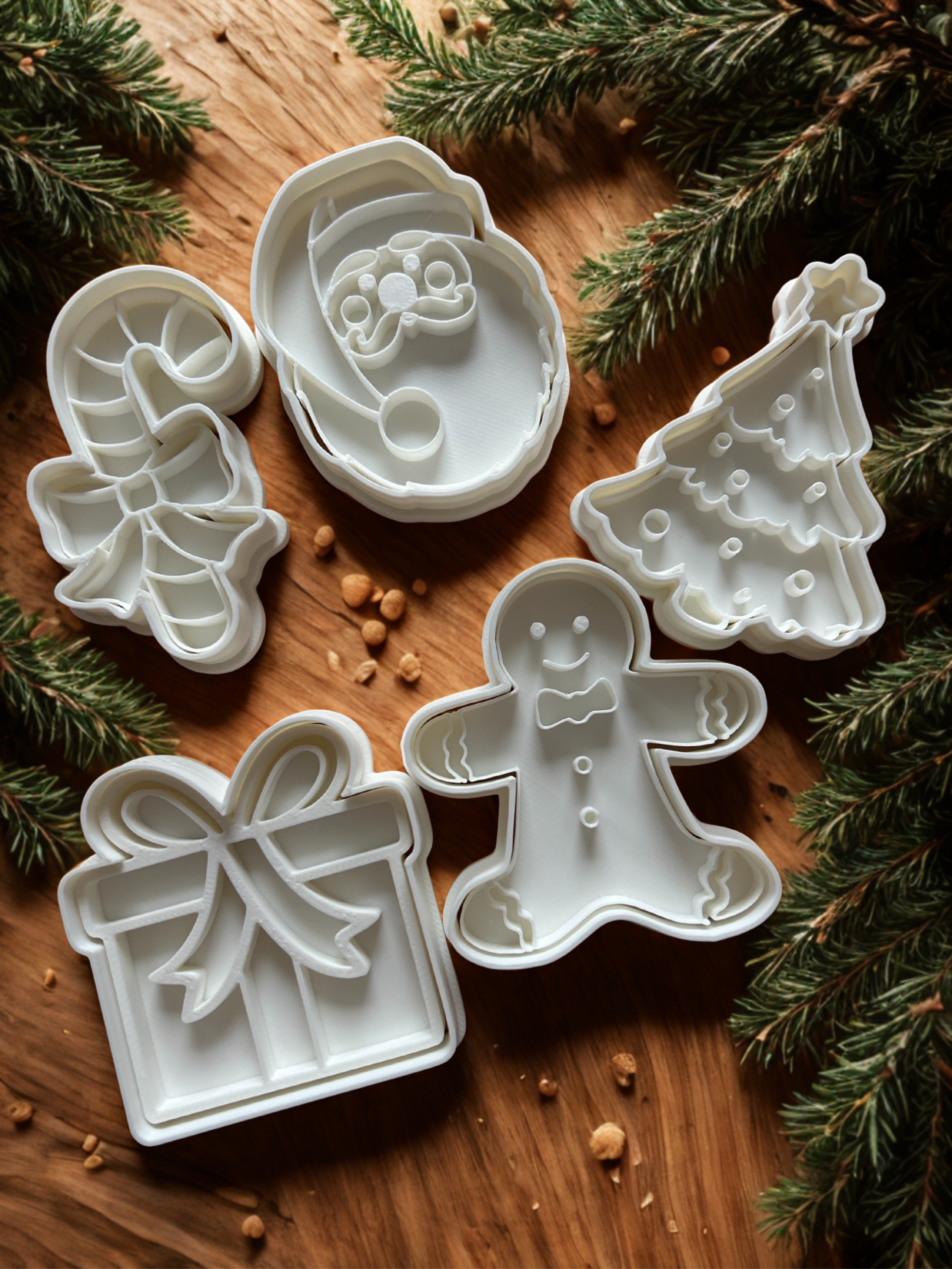 Lot d’emporte-pièces de Noël blanc – sapin, Père Noël, sucre d’orge, cadeau et bonhomme pain d’épices