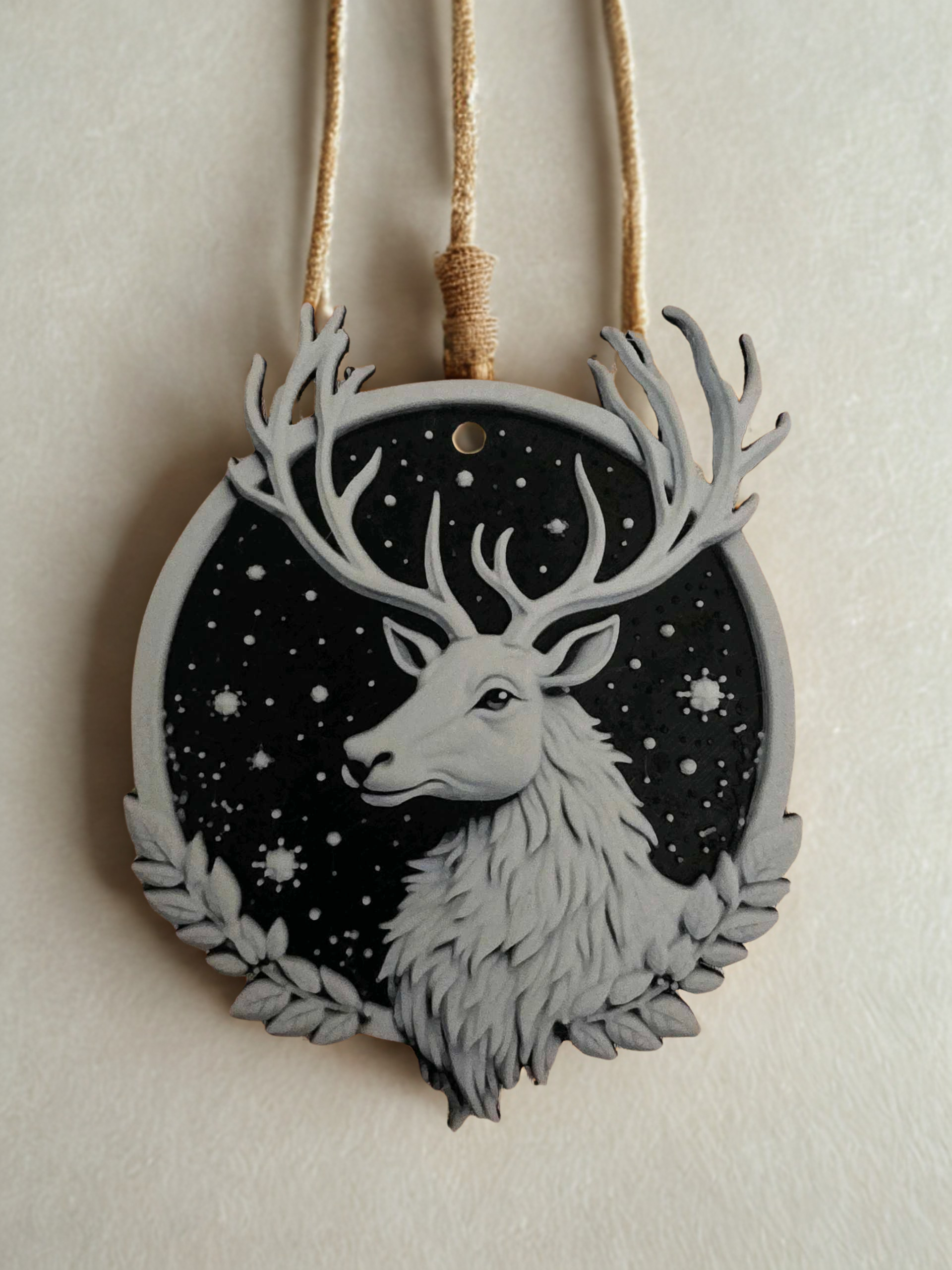 Suspension renne de Noël noire et grise – décoration nordique élégante